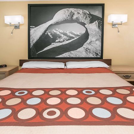 Super 8 By Wyndham Bishop Motel Екстериор снимка