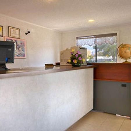 Super 8 By Wyndham Bishop Motel Екстериор снимка