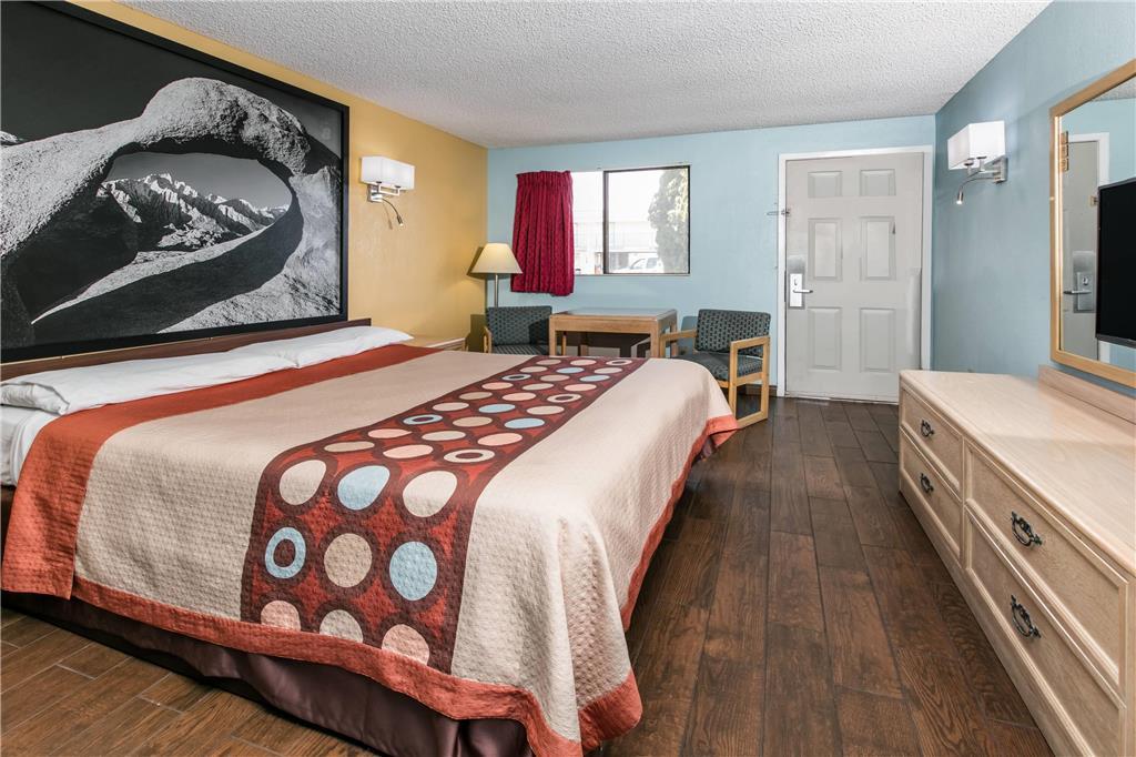 Super 8 By Wyndham Bishop Motel Стая снимка